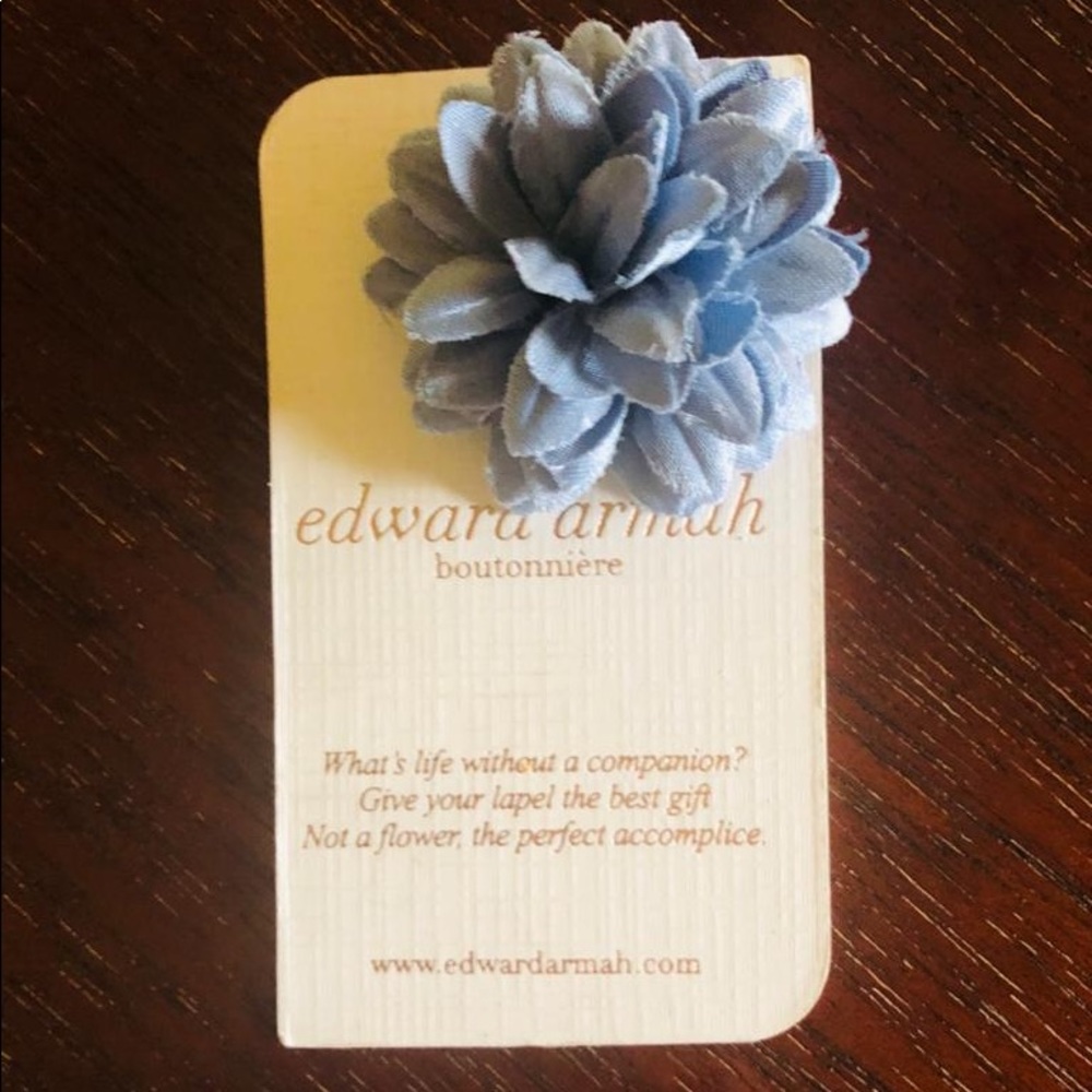 Flower 🌸 Lapel Pin